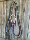 Rênes Ombre Mecate de 12 brins et hackamore Loping de la marque Slippery Moon Mecates, en cuir et fibres tressées.
