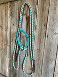 Harnais Loping Hackamore et rênes en 8 brins de Slippery Moon Mecates pour équitation western, visible en image.