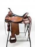 Selle de randonnée Reinsman usagée pour accessoires western, visible avec cuir usé et détails de fabrication.