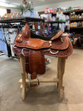 Selle western de reining Billy Cook Classic sur un cheval, équipement de haute qualité de la marque ES Sellerie Western.