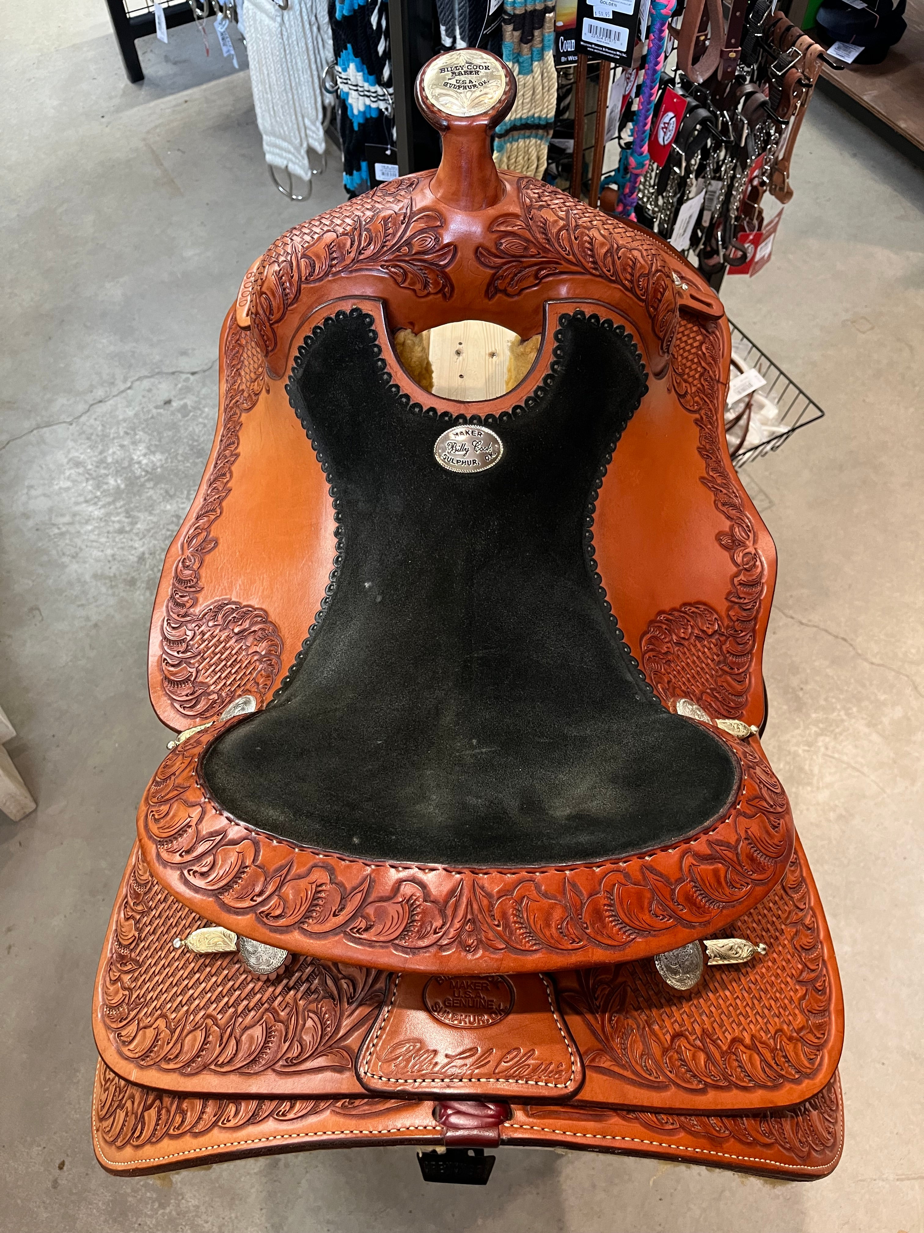 Selle western de reining Billy Cook Classic, équipement de cheval de haute qualité, avec cuir brun et détails en argent.