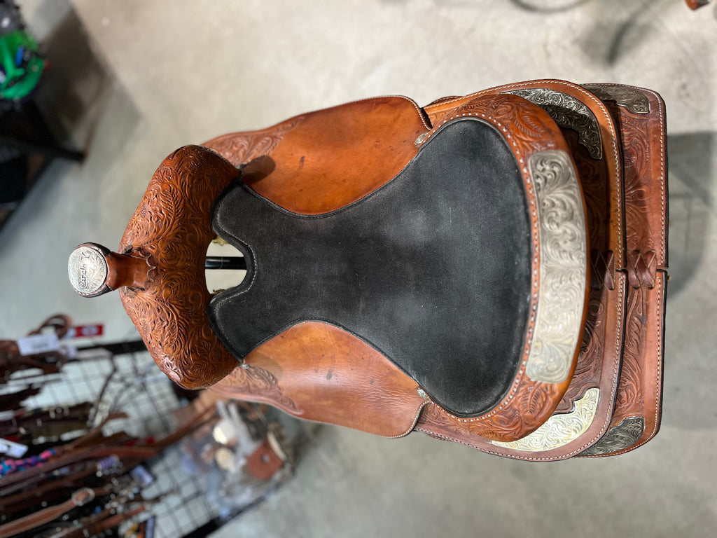 Selle western Circle Y Equitation de ES Sellerie Western, vue de face avec détails en cuir et assise confortable.
