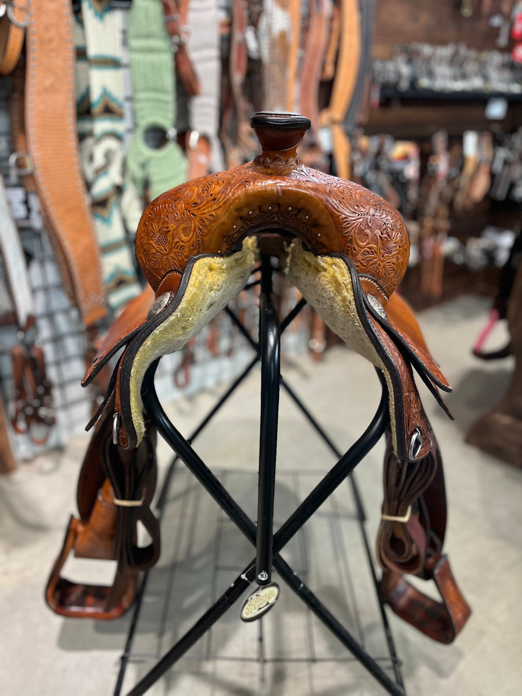 Selle western Circle Y Equitation de la marque ES Sellerie Western, vue détaillée de la selle d'équitation western.