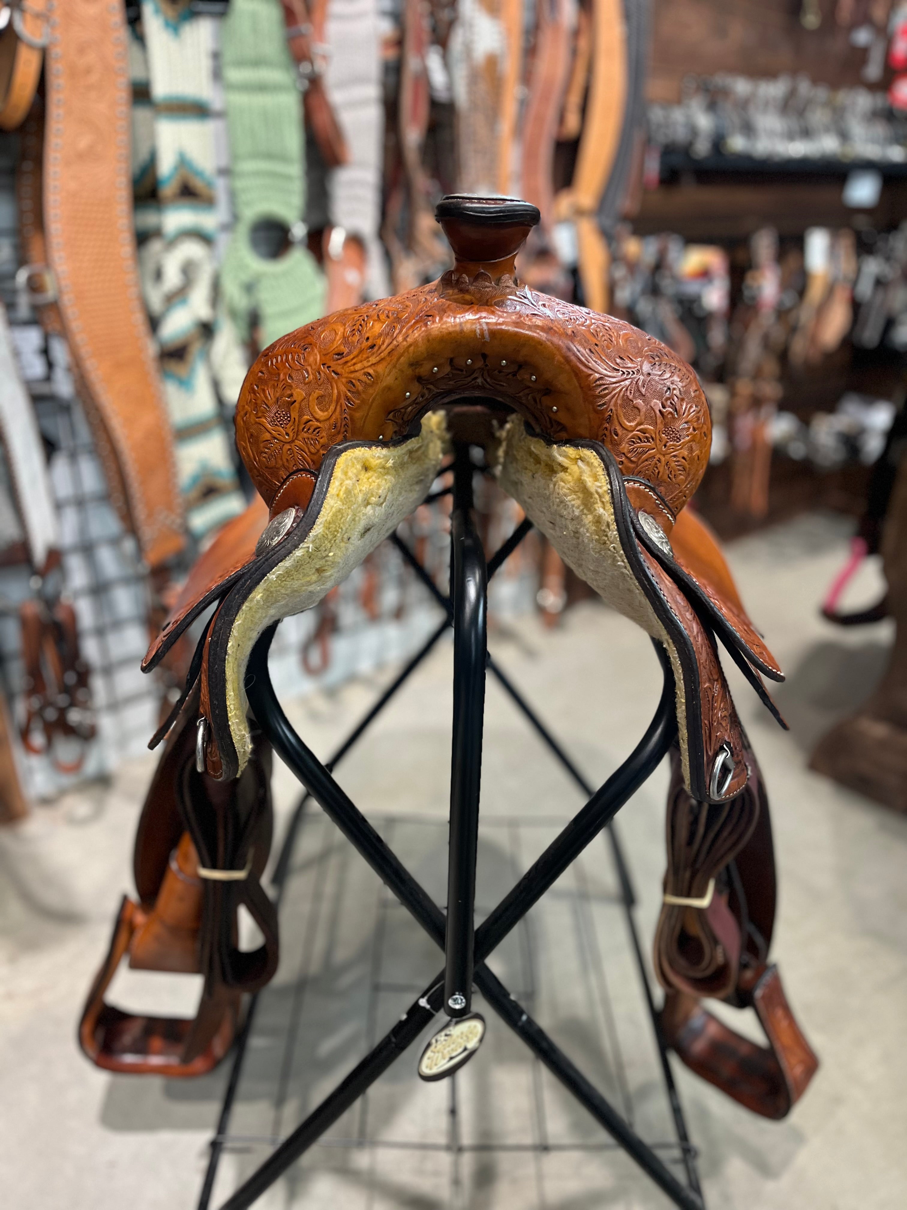 Selle western Circle Y Equitation de la marque ES Sellerie Western, vue détaillée de la selle d'équitation western.