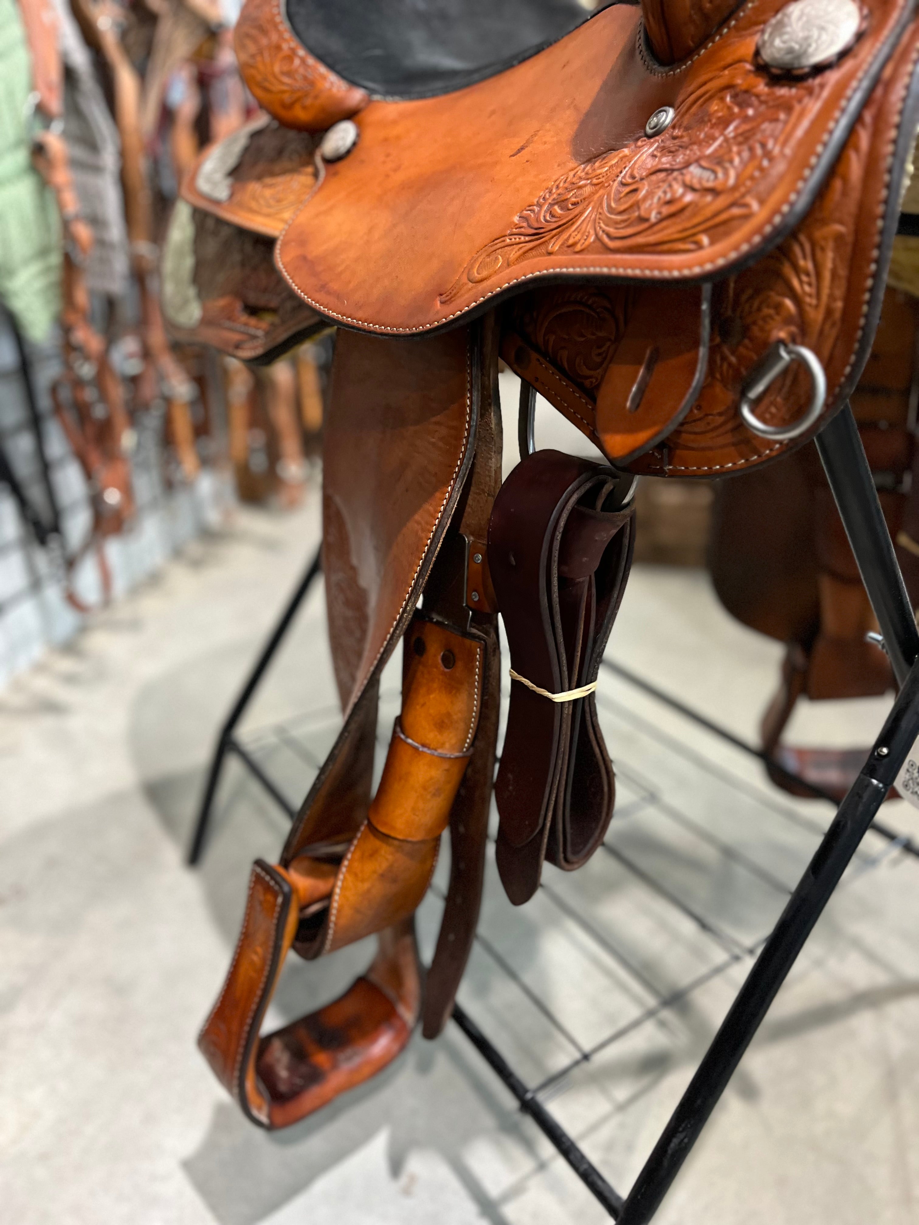 Selle western Circle Y Equitation de ES Sellerie Western, vue de côté avec détails en cuir et assise confort.