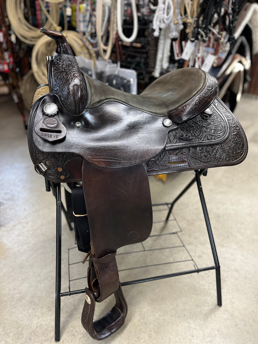 Selle western usagée Silver Supreme ES Sellerie Western, vue de côté en cuir sombre