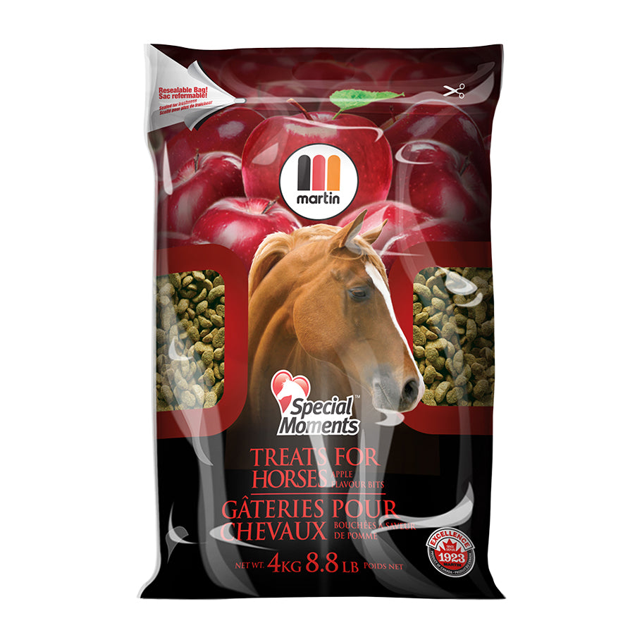 Friandises pour chevaux Martin de 1 kg de la marque Centurion Supply, saveur pommes, dans un bol en plastique.