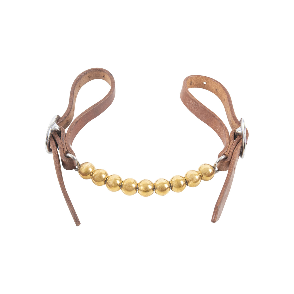 Gourmette boule en laiton pour équitation, fabriquée par Martin Saddlery, vue en gros plan avec détails métalliques.