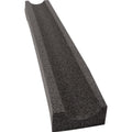 Coussin de protection en mousse pour bride de la marque Equibrand, montrant la pièce en mousse blanche sur une bride.