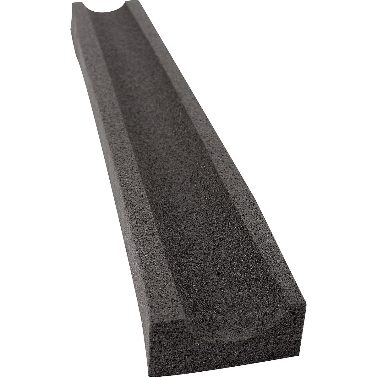 Coussin de protection en mousse pour bride de la marque Equibrand, montrant la pièce en mousse blanche sur une bride.